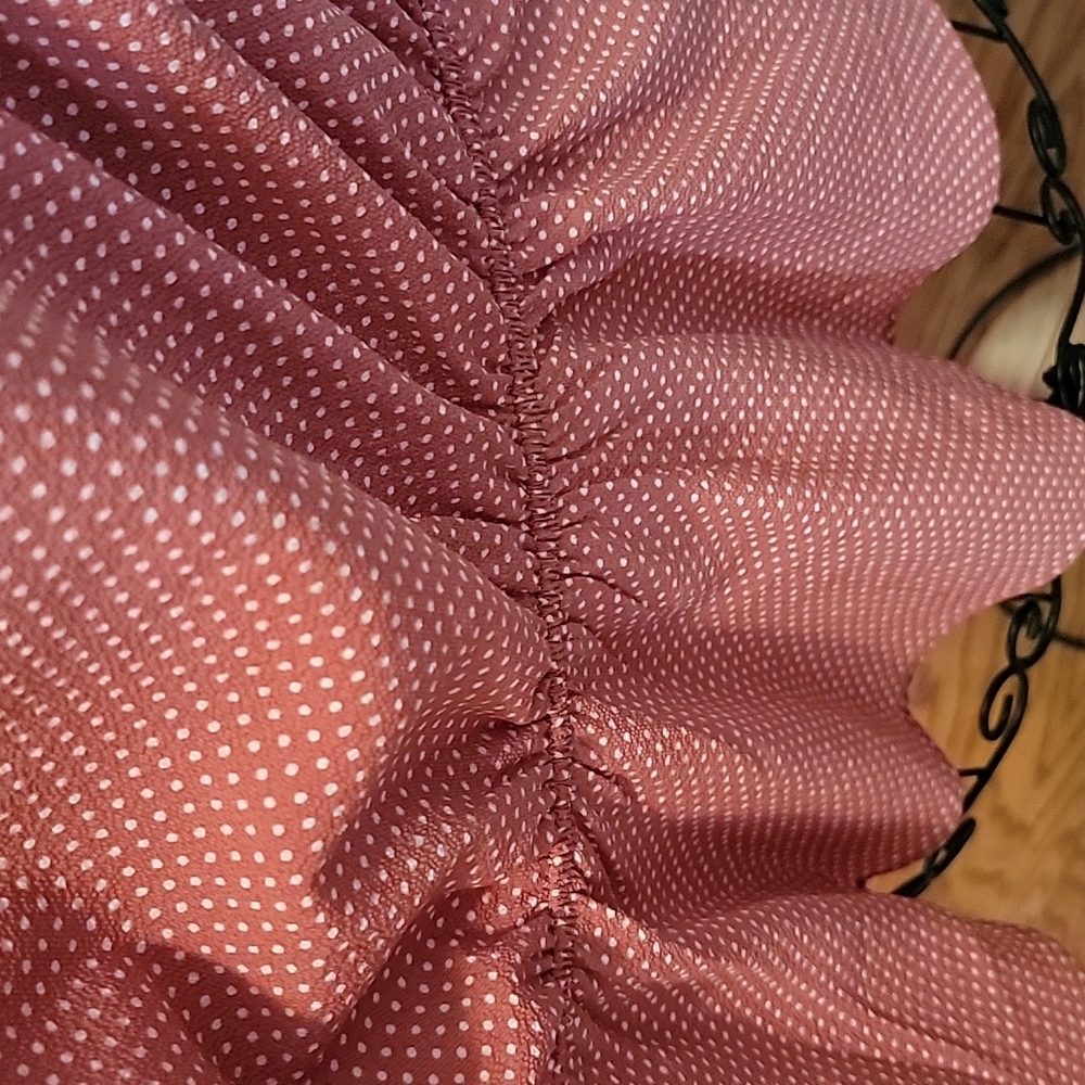 Flattering polka dot blouse - Picture 6 of 8